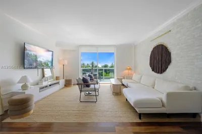 10275 Collins Ave #334 1