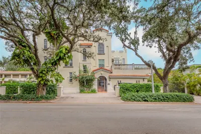111 Edgewater Dr #1A 1