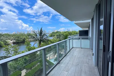 16385 Biscayne Blvd #305 1