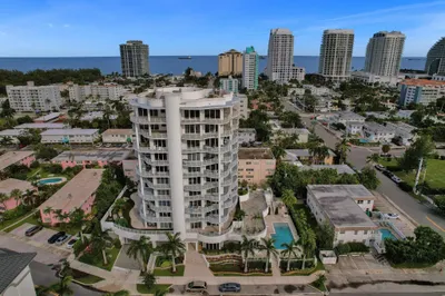 3 Blocks to beach