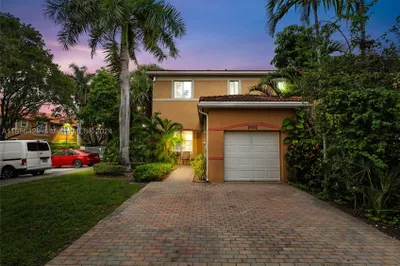 4900 SW 30th Ter #4900 1