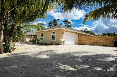 1136 Palmetto Road 1
