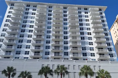 427 Golden Isles Dr #5H 1