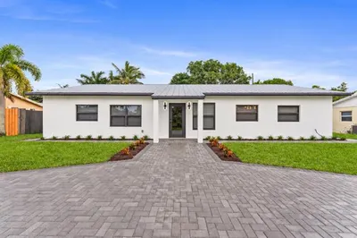 162 SE 27th Way 1