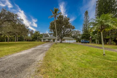 5140 Horseshoe Circle N 1