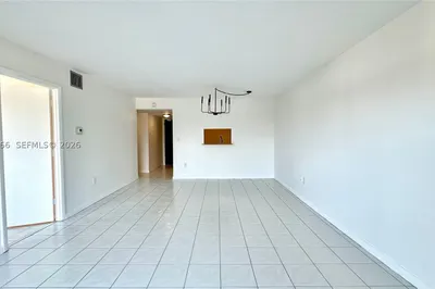 130 S Shore Dr #4B 1