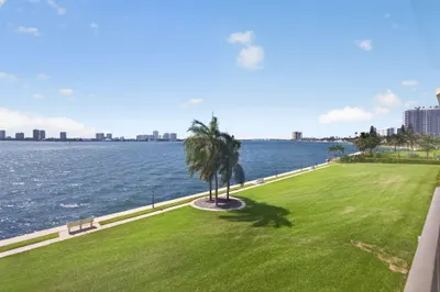 801 Lake Shore Drive #302 1