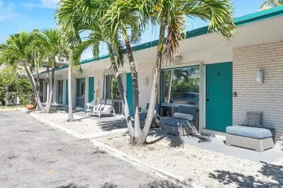 333 Palm St 1