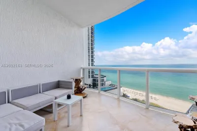 15901 Collins Ave #904 1