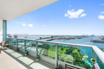 900 Biscayne Blvd #3704 1
