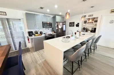 1250 NW 46th St 1