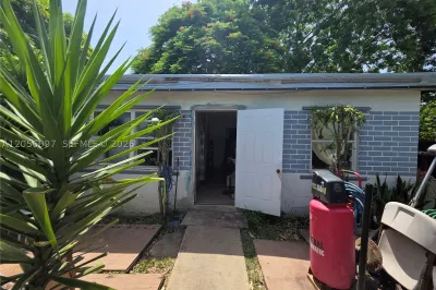 722 SW 3rd Ave 1