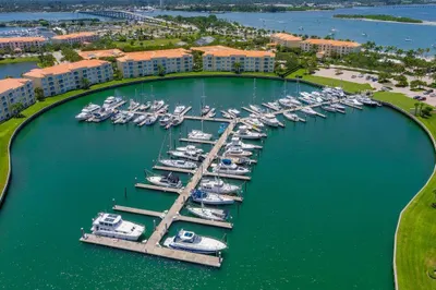 11 HARBOUR ISLE Drive W #201 1