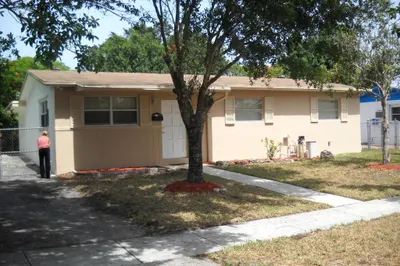 560 SW 51st Avenue 1