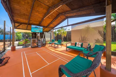 5400 Thunderbird Drive 1