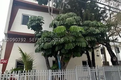 320 SW 13th Ave #302 1