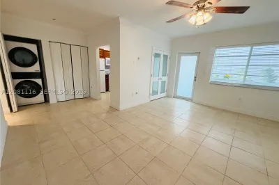 344 Meridian Ave #4C 1