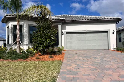 837 SE Courances Drive 1