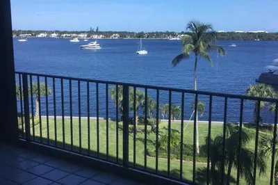 124 Lakeshore Drive #631 1