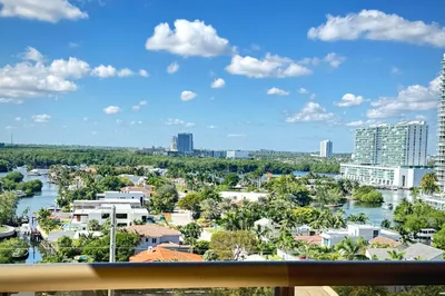 16275 Collins Avenue #1004 1