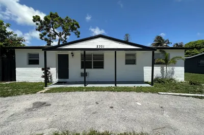 2301 N Seacrest Boulevard 1