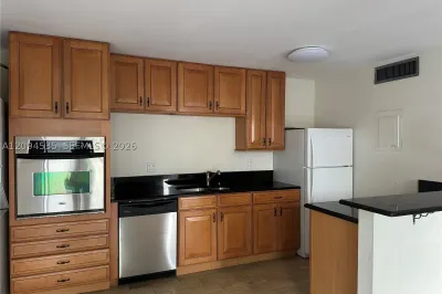 637 Executive Center Dr #N103 1