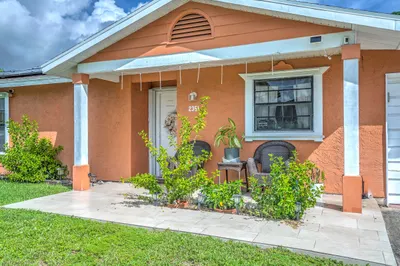 2351 SE Fruit Avenue 1