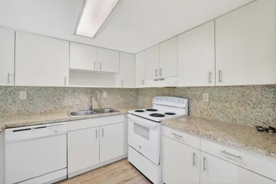 321 Gulfstream Road 1