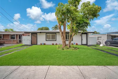 2572 NW 20th St 1