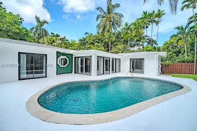 1825 Alamanda Dr 1