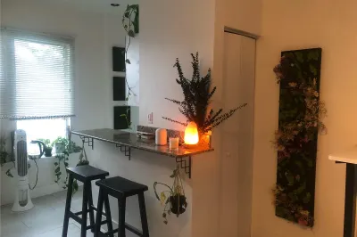 842 Meridian Ave #1G 1