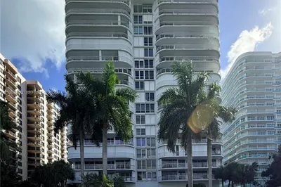 10155 Collins Ave #906 1