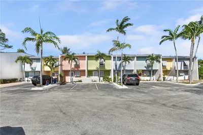 3145 SE Indian Street #10 1