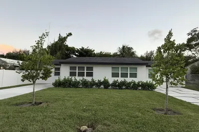 118 SW 7th Street 1