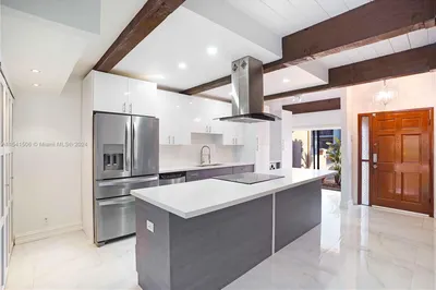 701 E Coco Plum Cir #5 1