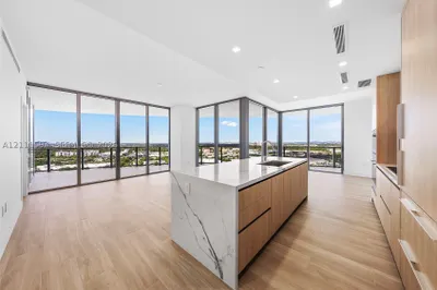 2411 Laguna Cir #2506 1