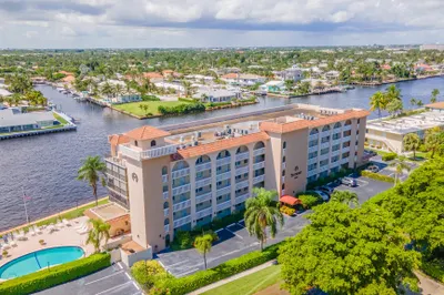 985 SE 19th Avenue #101 1