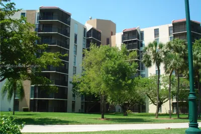3101 N COUNTRY CLUB DRIVE #306 1
