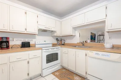 2800 Somerset Dr #115J 1