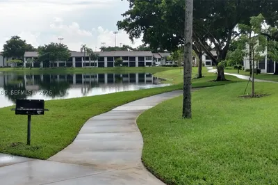 212 Lake Pointe Dr #307 1