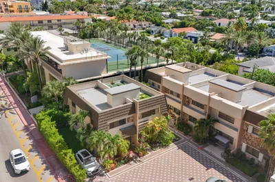 8956 Collins Avenue #4 1