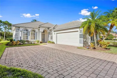 4607 NW Red Bay Circle 1
