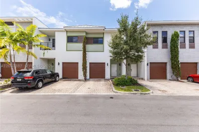 4444 NW 9th St 0 1
