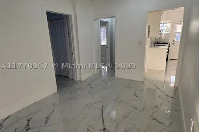 8340 Crespi Blvd #18 1