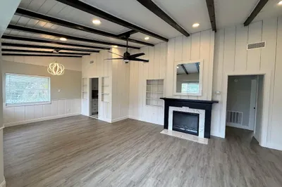 1010 Mayflower Road 1