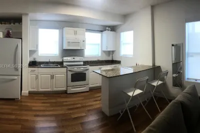 737 Jefferson Ave #103 1