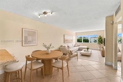 2555 NE 11 Street #510 1