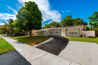 6720 SW 17th Street 1