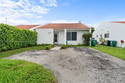 2420 SW 102nd Ave 0 1