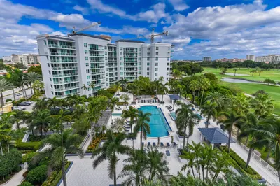 550 SE Mizner Boulevard SE #702b 1